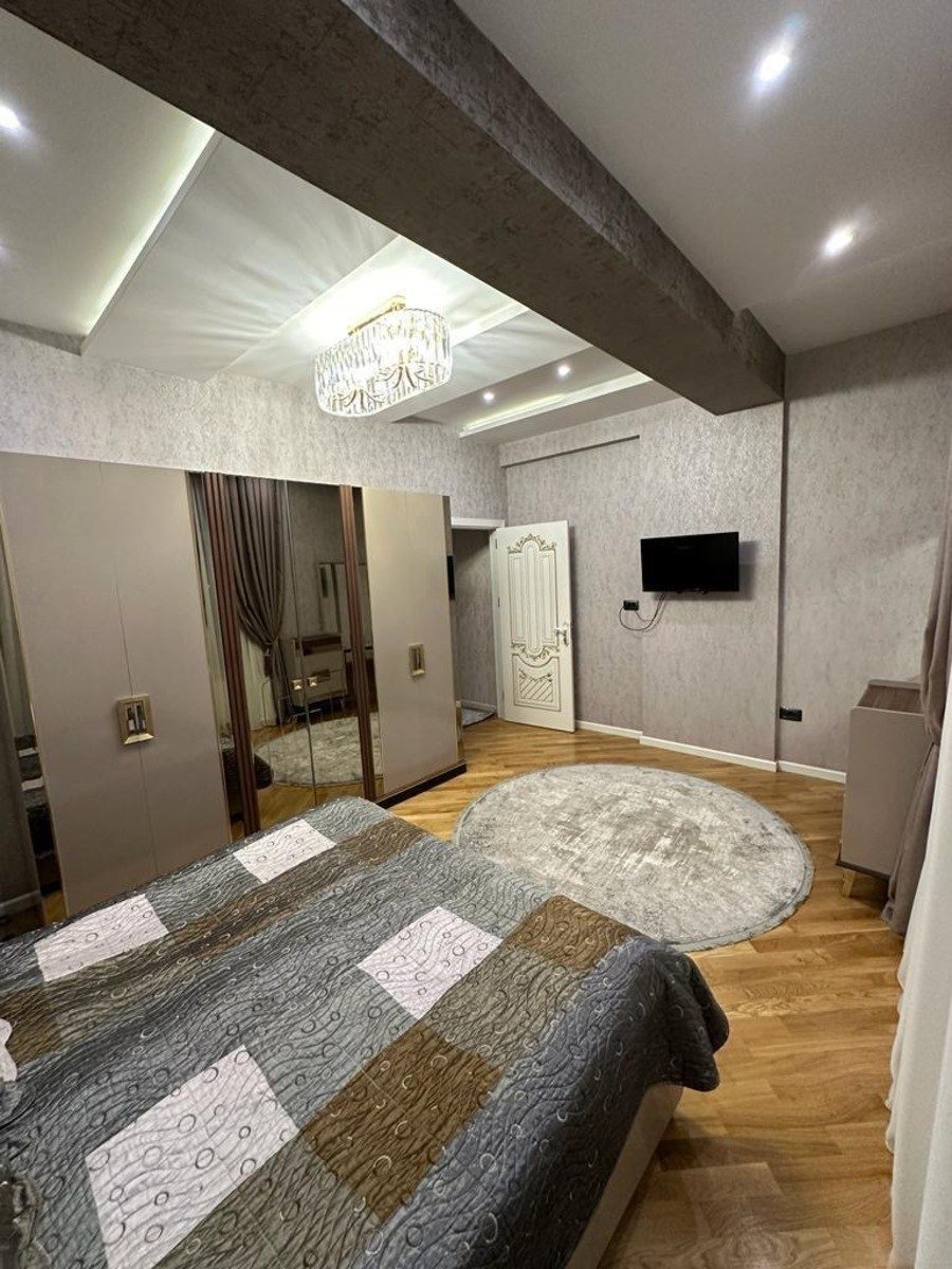 Satılır 3 otaqlı yeni tikili, 125 m², İnşaatçılar m.-6