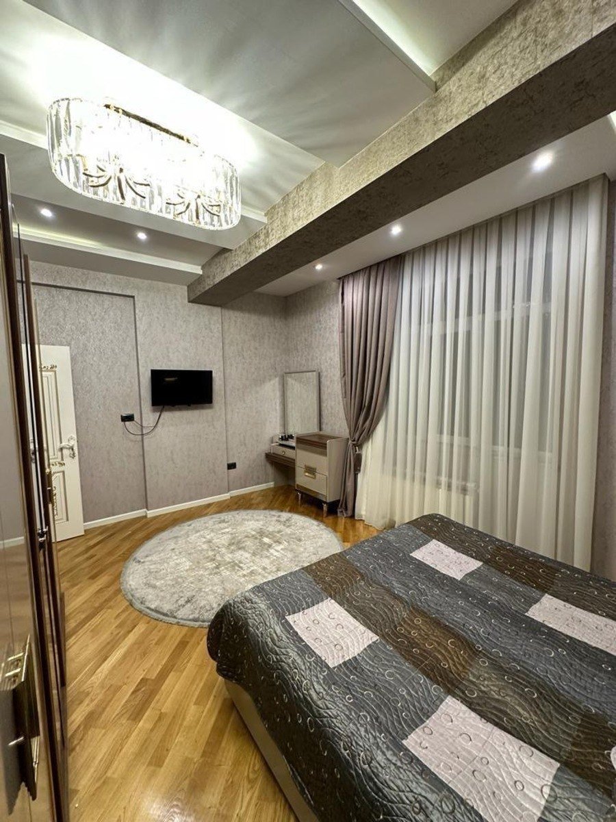 Satılır 3 otaqlı yeni tikili, 125 m², İnşaatçılar m.-7