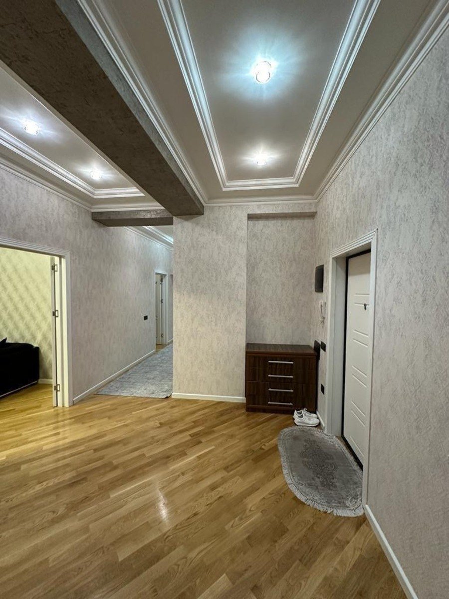Satılır 3 otaqlı yeni tikili, 125 m², İnşaatçılar m.-8