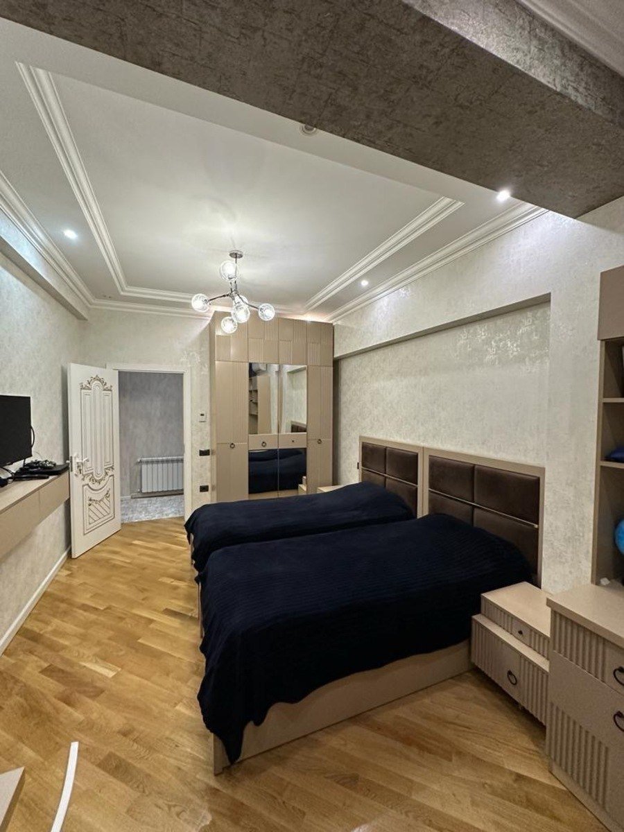 Satılır 3 otaqlı yeni tikili, 125 m², İnşaatçılar m.-10