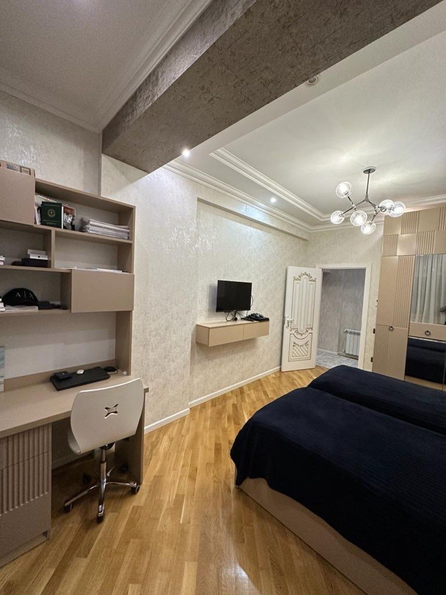 Satılır 3 otaqlı yeni tikili, 125 m², İnşaatçılar m.-11