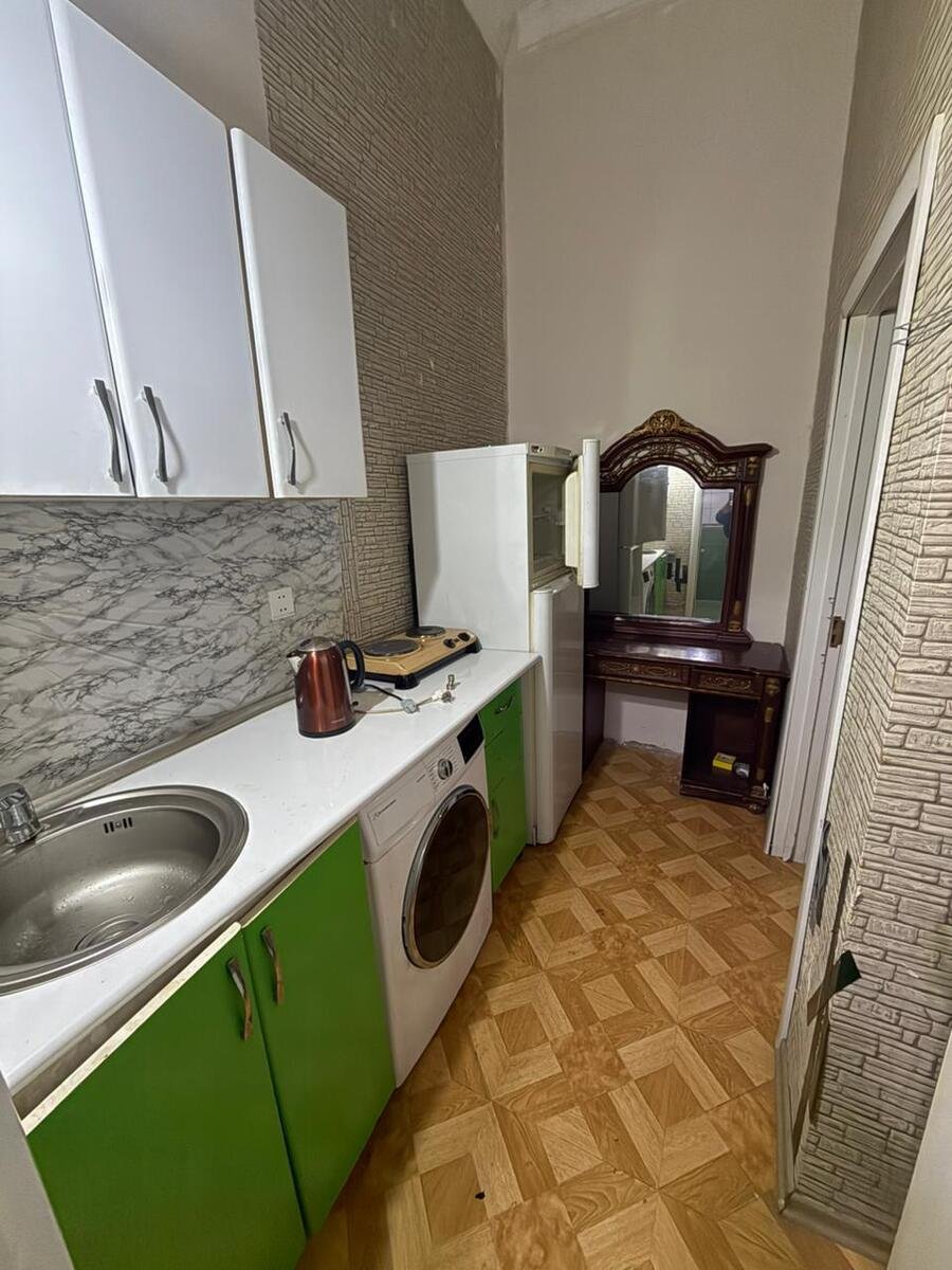 Kirayə verilir 1 otaqlı yeni tikili, 40 m², İnşaatçılar m.-5