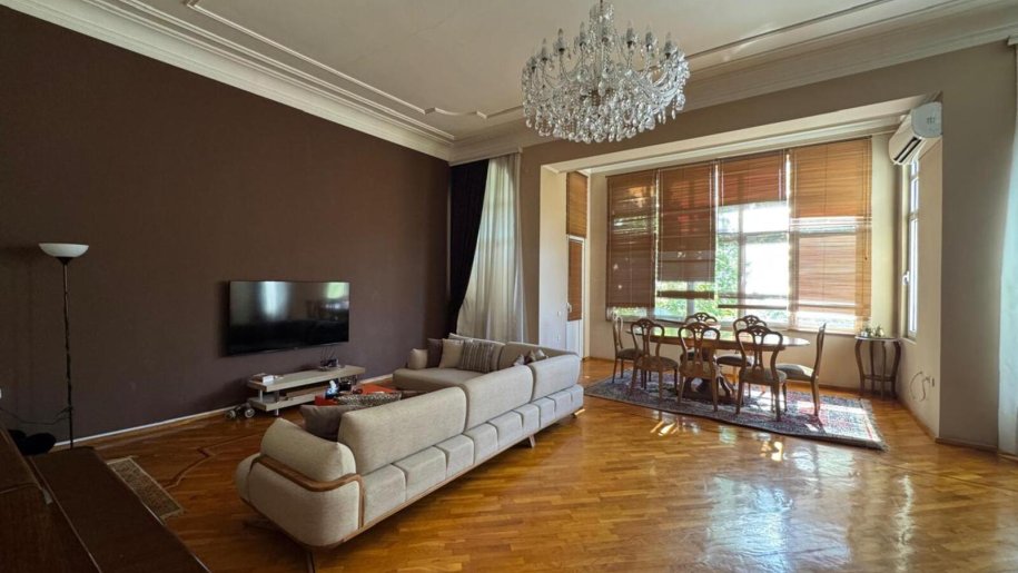 Satılır 4 otaqlı köhnə tikili, 210 m², Bayıl-2