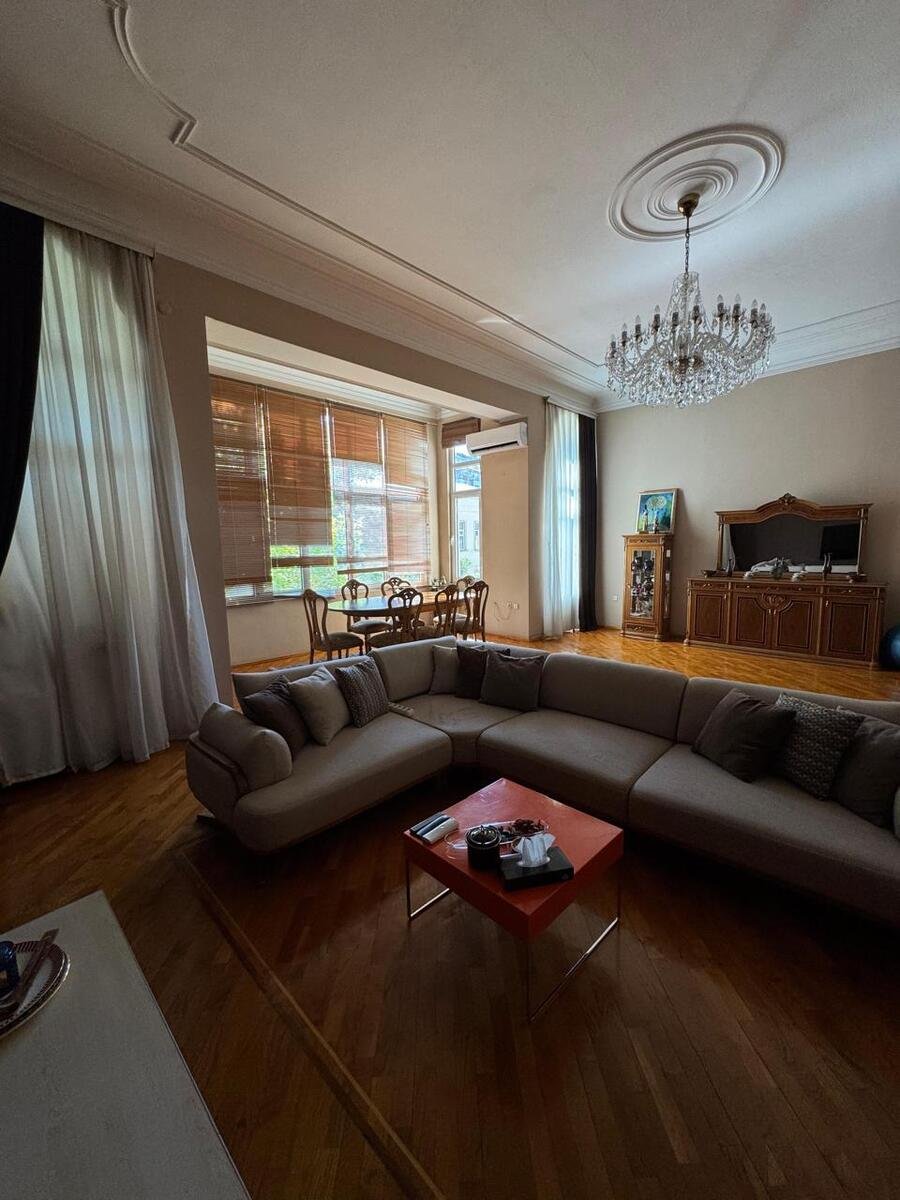Satılır 4 otaqlı köhnə tikili, 210 m², Bayıl-3