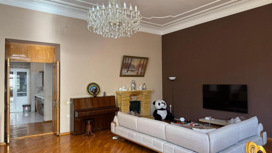 Satılır 4 otaqlı köhnə tikili, 210 m², Bayıl-9