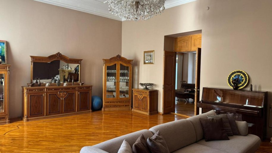 Satılır 4 otaqlı köhnə tikili, 210 m², Bayıl-11