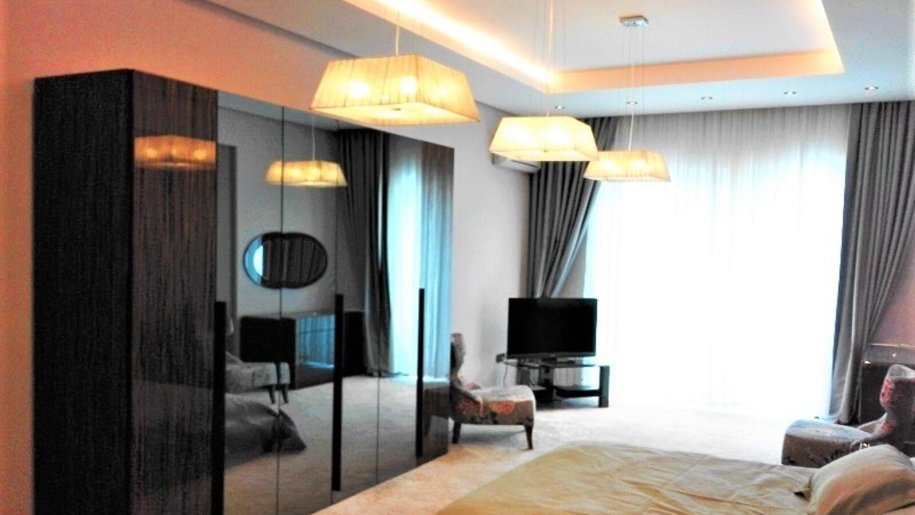 Kirayə verilir 4 otaqlı yeni tikili, 230 m², 28 May m.-5