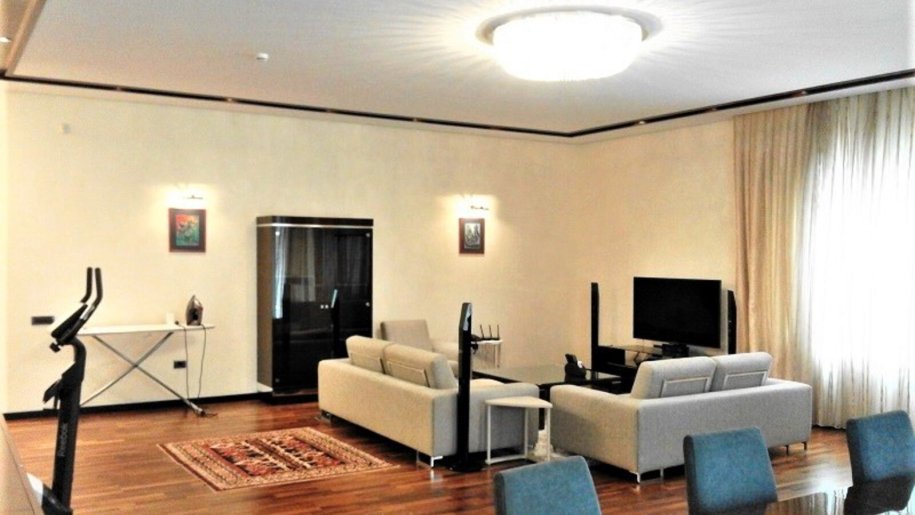 Kirayə verilir 4 otaqlı yeni tikili, 230 m², 28 May m.-24