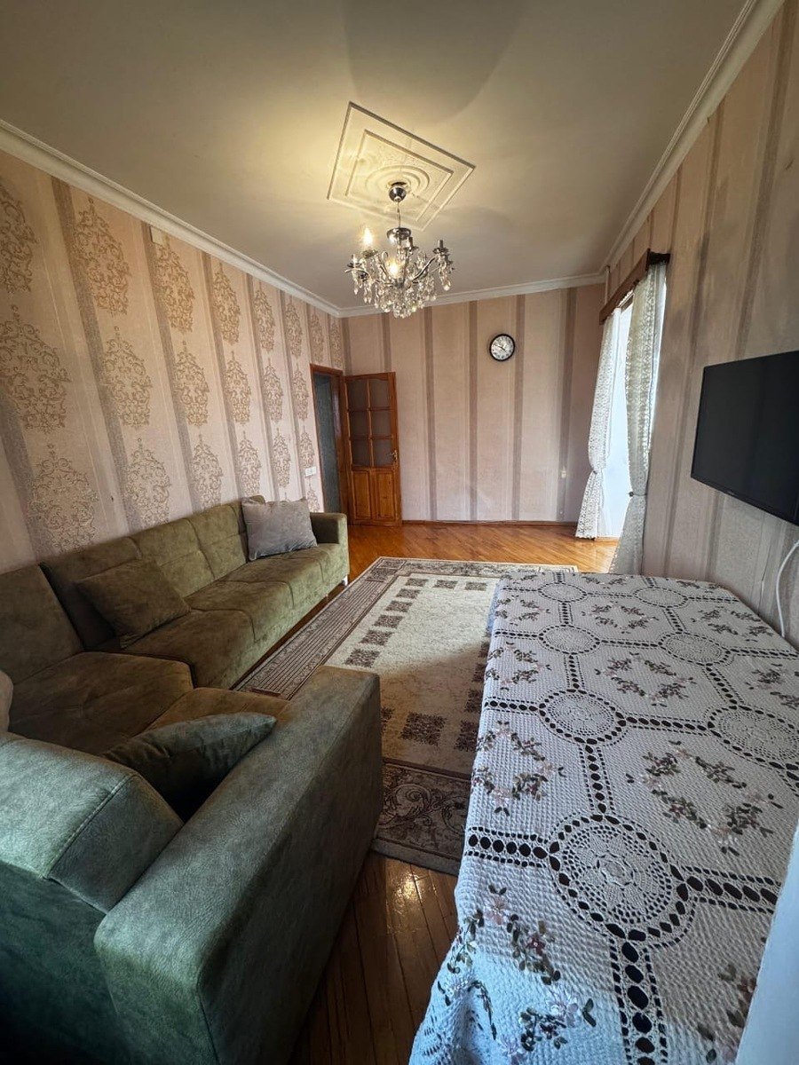 Satılır 2 otaqlı köhnə tikili, 70 m², Azadlıq Prospekti m.-5