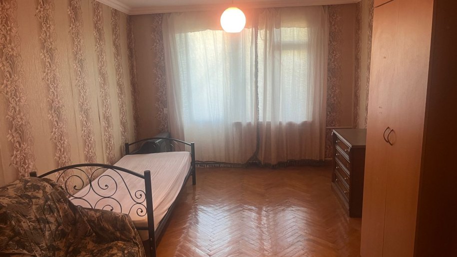 Satılır 3 otaqlı köhnə tikili, 80 m², İnşaatçılar m.-1