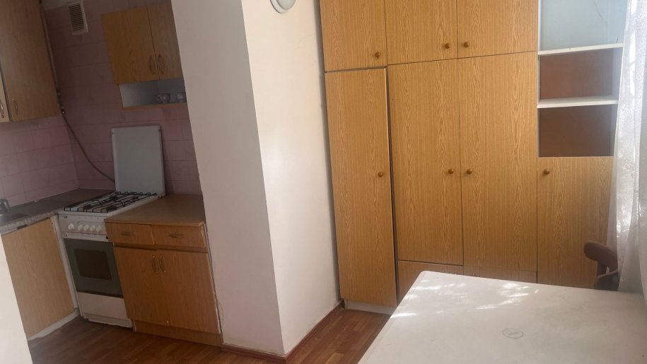 Satılır 3 otaqlı köhnə tikili, 80 m², İnşaatçılar m.-3