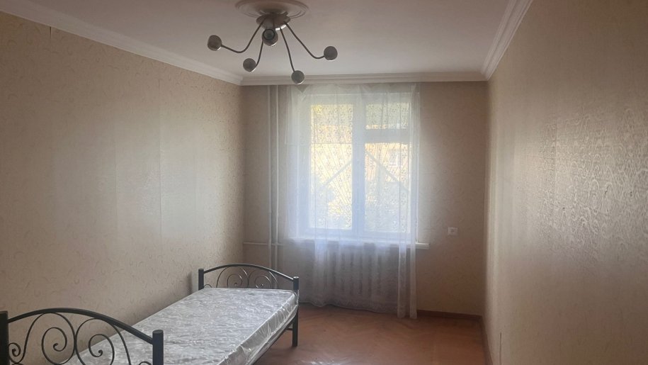 Satılır 3 otaqlı köhnə tikili, 80 m², İnşaatçılar m.-5