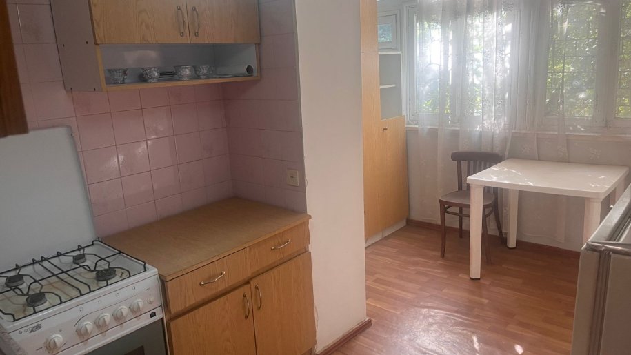 Satılır 3 otaqlı köhnə tikili, 80 m², İnşaatçılar m.-6
