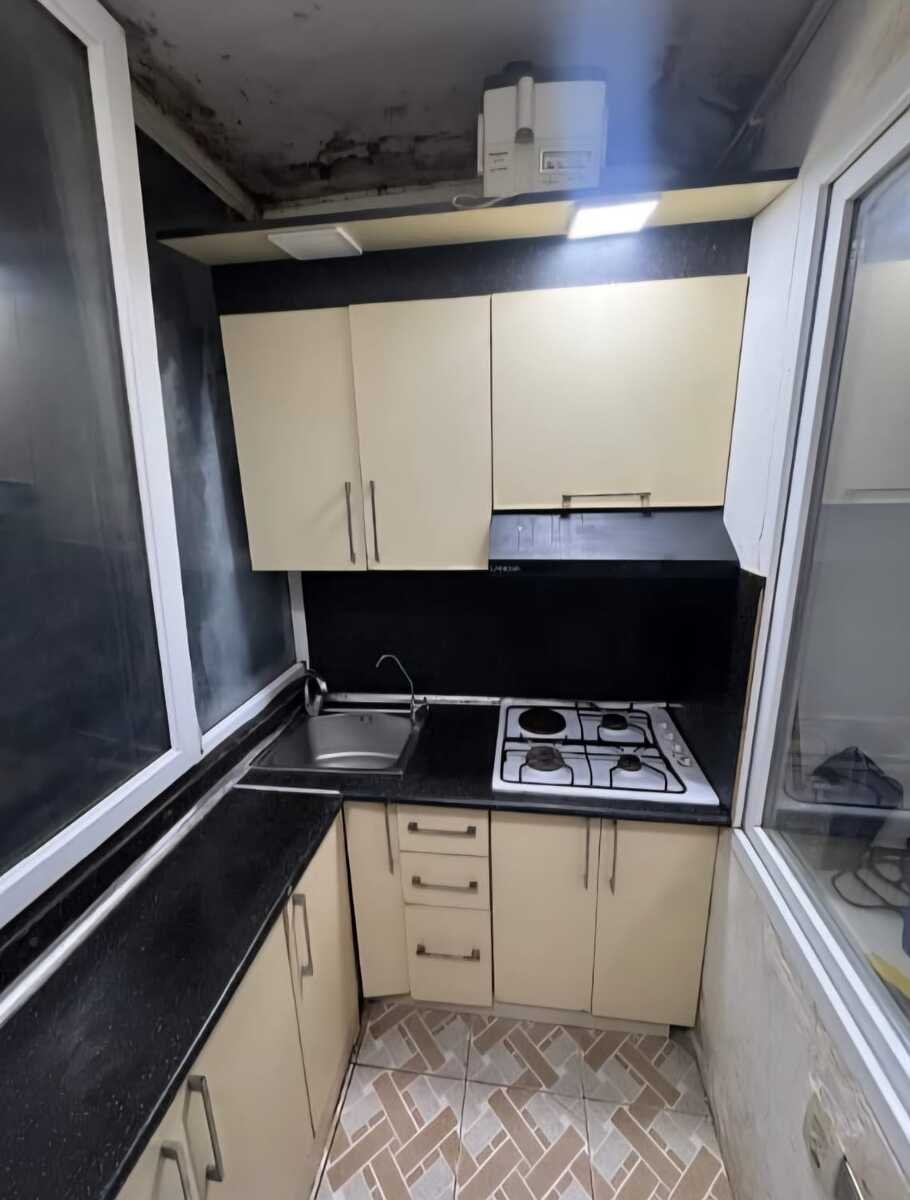 Satılır 2 otaqlı köhnə tikili, 30 m², İnşaatçılar m.-6