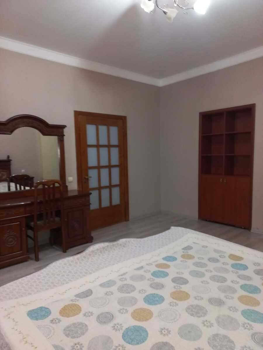 Kirayə verilir 3 otaqlı köhnə tikili, 90 m², 28 May m.-4