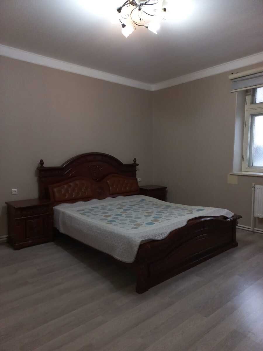 Kirayə verilir 3 otaqlı köhnə tikili, 90 m², 28 May m.-6