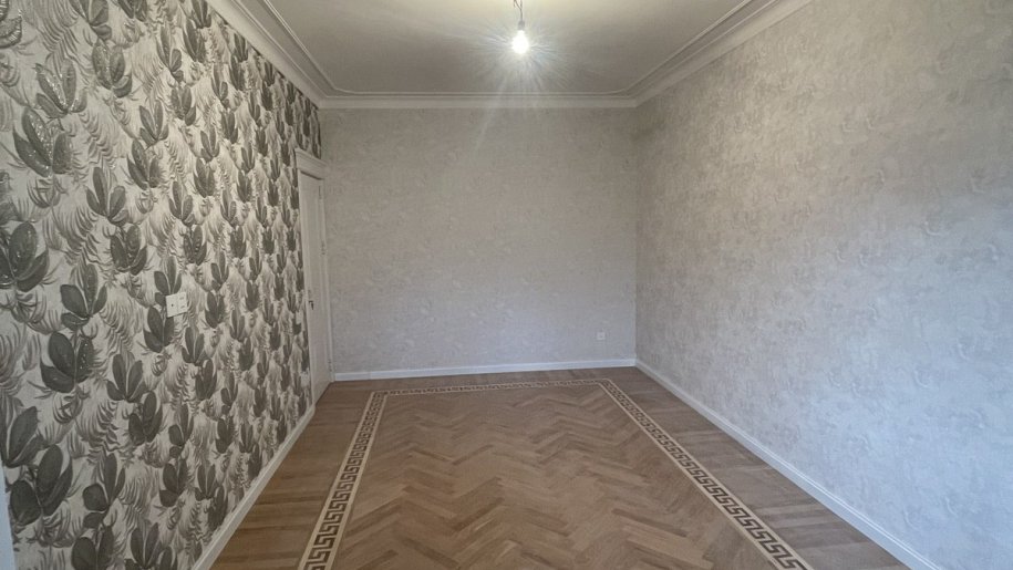 Satılır 3 otaqlı köhnə tikili, 80 m², Azadlıq Prospekti m.-3