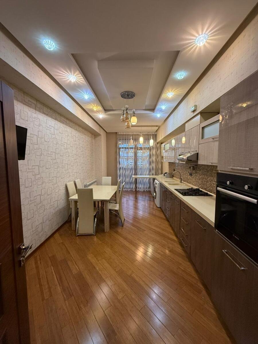 Satılır 4 otaqlı yeni tikili, 200 m², Elmlər Akademiyası m.-3