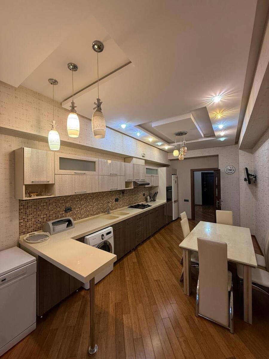 Satılır 4 otaqlı yeni tikili, 200 m², Elmlər Akademiyası m.-4