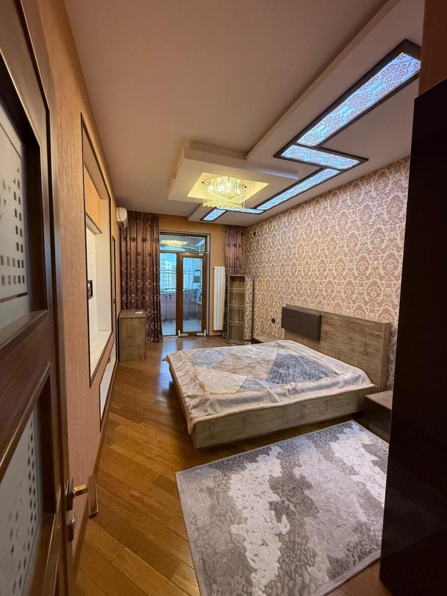 Satılır 4 otaqlı yeni tikili, 200 m², Elmlər Akademiyası m.-6