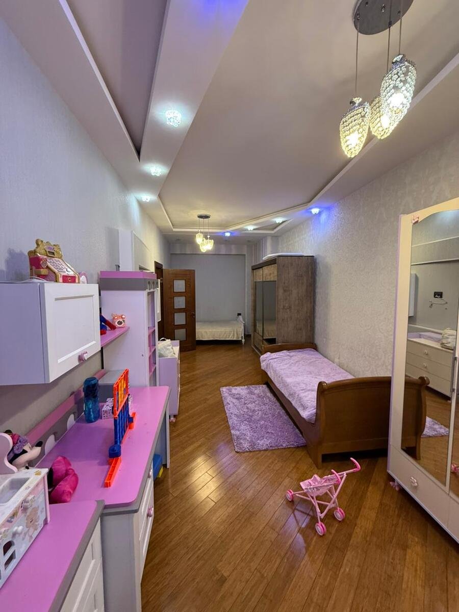 Satılır 4 otaqlı yeni tikili, 200 m², Elmlər Akademiyası m.-8