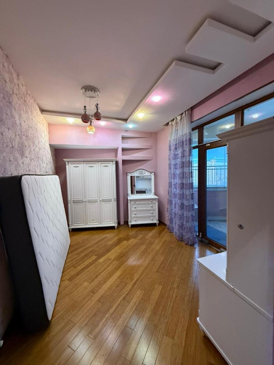 Satılır 4 otaqlı yeni tikili, 200 m², Elmlər Akademiyası m.-9