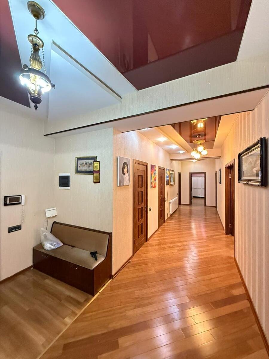 Satılır 4 otaqlı yeni tikili, 200 m², Elmlər Akademiyası m.-10