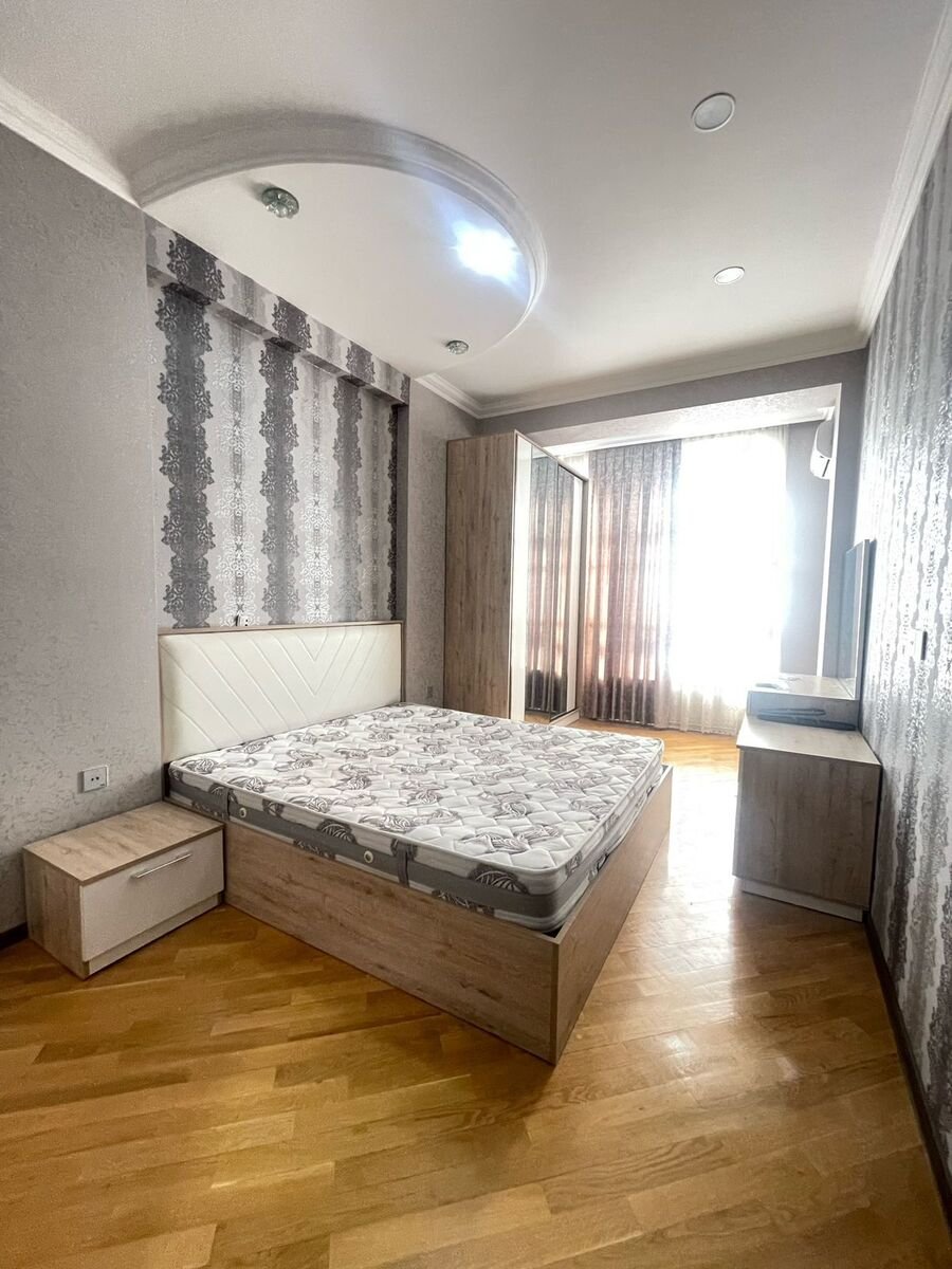 Kirayə verilir 2 otaqlı yeni tikili, 82 m², İnşaatçılar m.-5