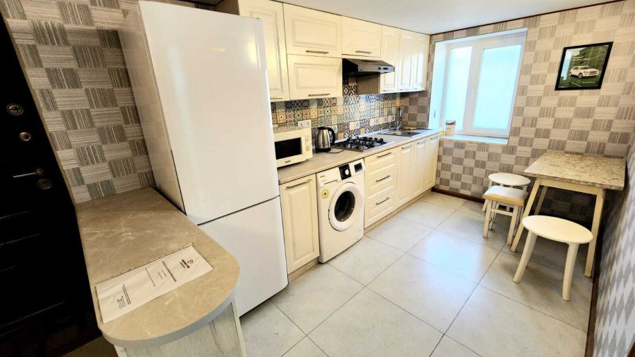 Kirayə verilir 2 otaqlı köhnə tikili, 70 m², Sahil m.-11