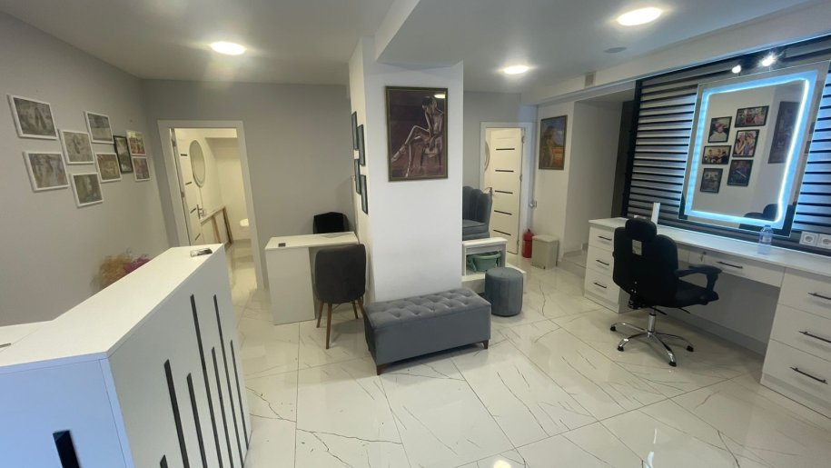 80 m<sup>2</sup> obyekt satılır, 28 May m.-1