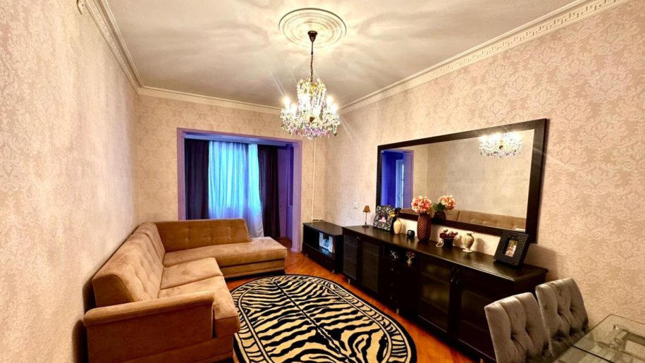 Satılır 3 otaqlı köhnə tikili, 110 m², Azadlıq Prospekti m.-2