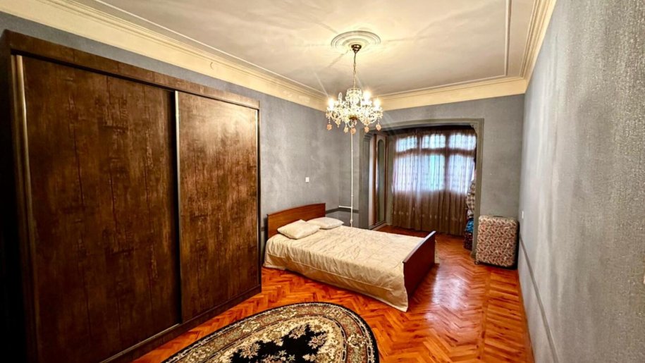 Satılır 3 otaqlı köhnə tikili, 110 m², Azadlıq Prospekti m.-4