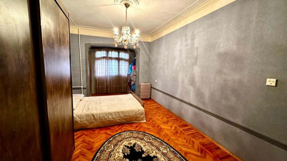 Satılır 3 otaqlı köhnə tikili, 110 m², Azadlıq Prospekti m.-6