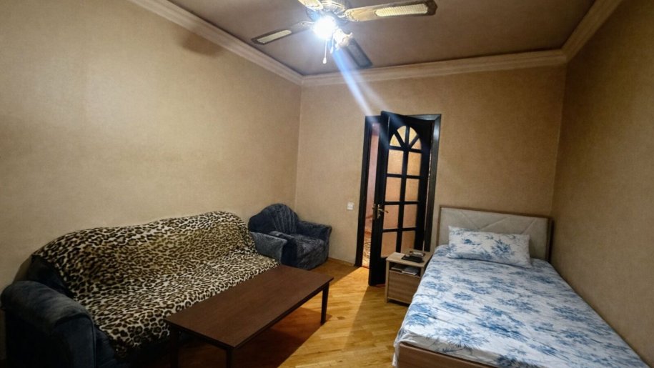 Satılır 3 otaqlı köhnə tikili, 110 m², Azadlıq Prospekti m.-7