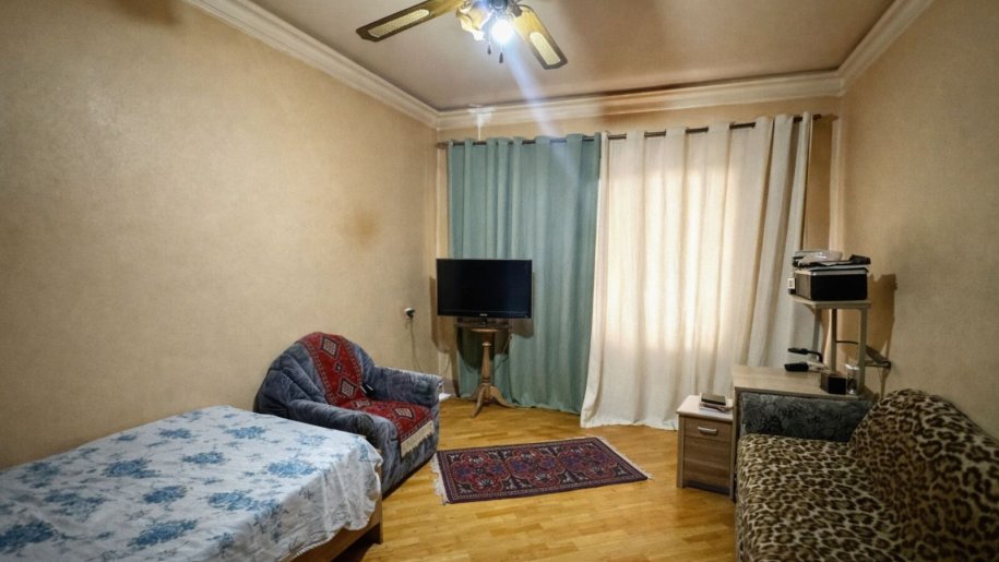 Satılır 3 otaqlı köhnə tikili, 110 m², Azadlıq Prospekti m.-8