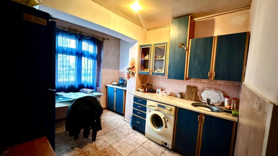 Satılır 3 otaqlı köhnə tikili, 110 m², Azadlıq Prospekti m.-9