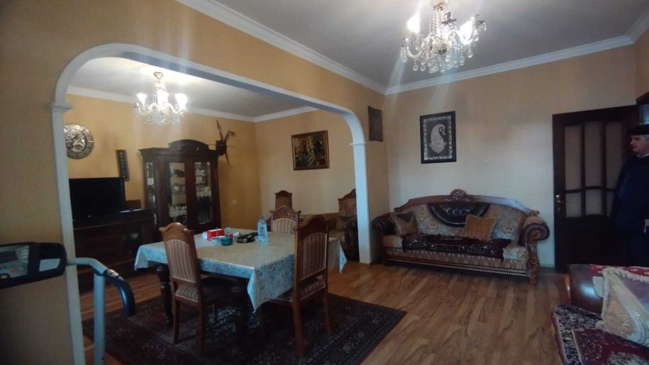 Satılır 5 otaqlı köhnə tikili, 110 m², Azadlıq Prospekti m.-13