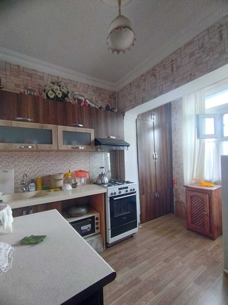 Satılır 5 otaqlı köhnə tikili, 110 m², Azadlıq Prospekti m.-22