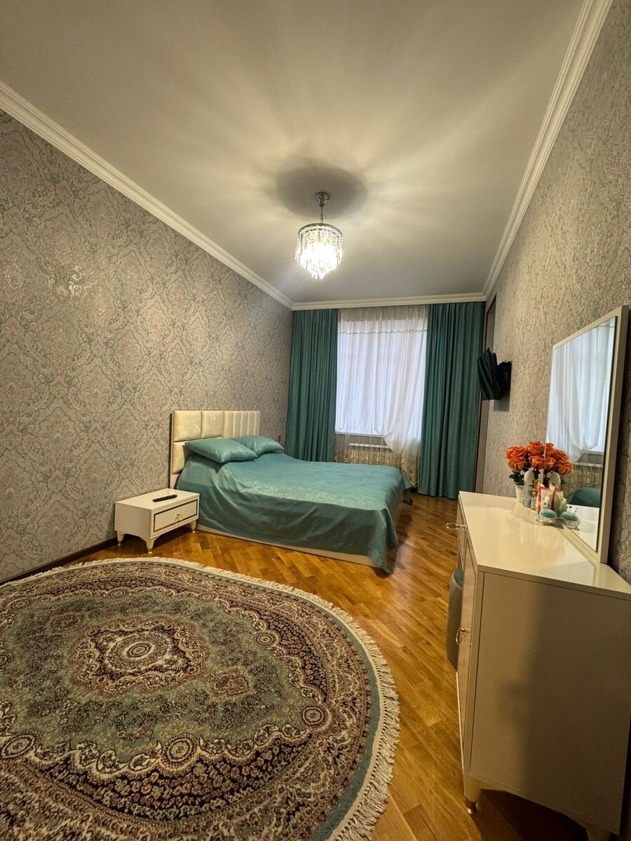 Satılır 2 otaqlı yeni tikili, 72 m², İnşaatçılar m.-9