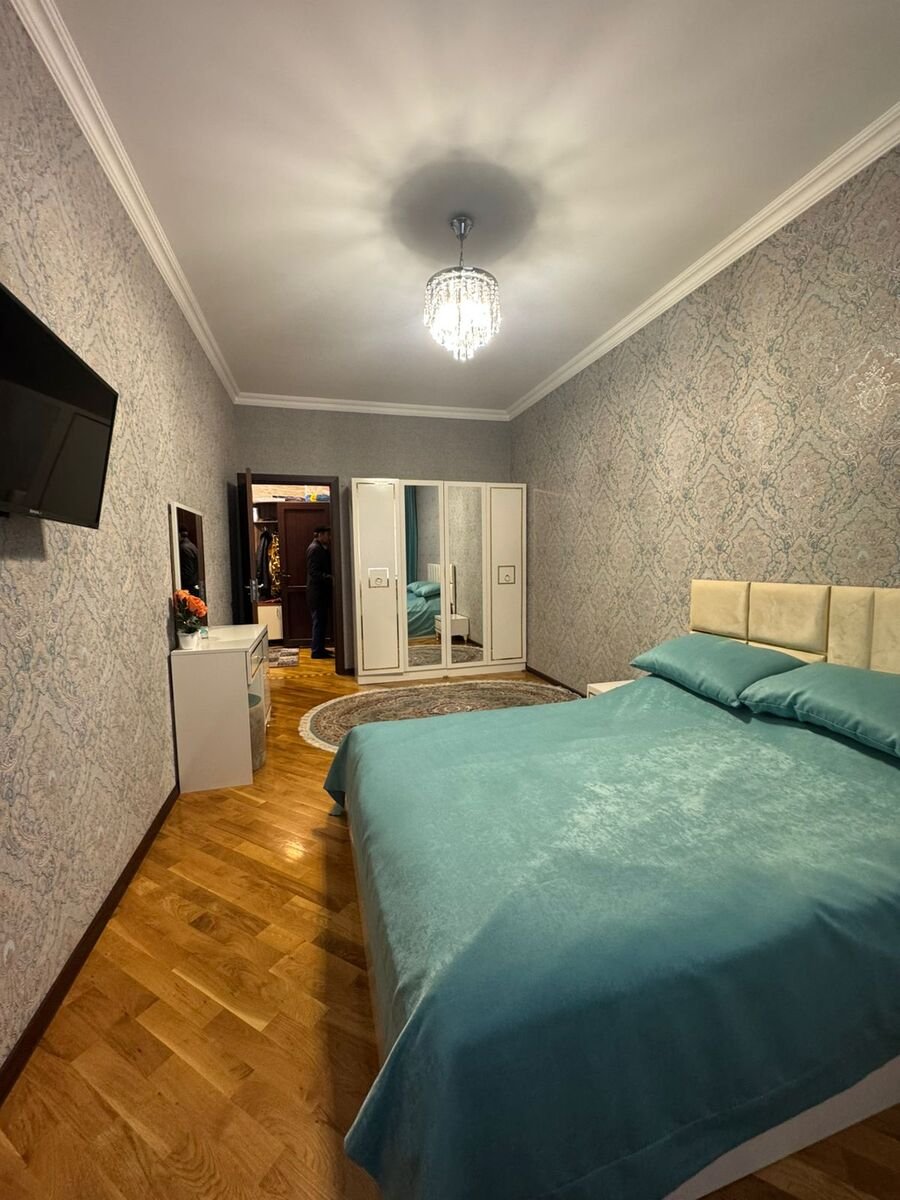 Satılır 2 otaqlı yeni tikili, 72 m², İnşaatçılar m.-12