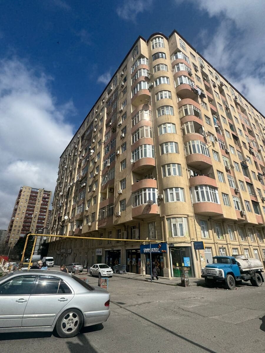 Satılır 2 otaqlı yeni tikili, 72 m², İnşaatçılar m.-17