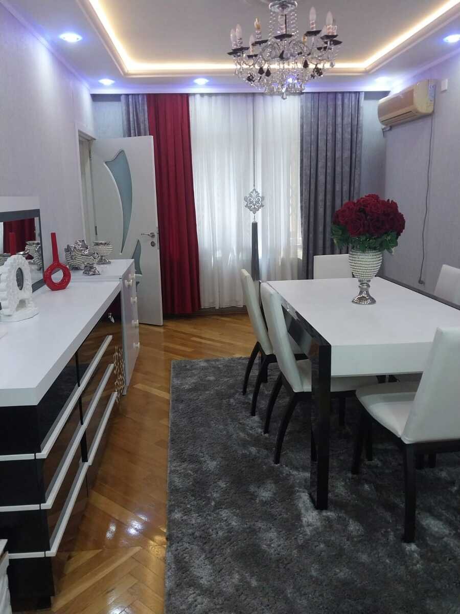 Satılır 3 otaqlı köhnə tikili, 110 m², Yasamal-1