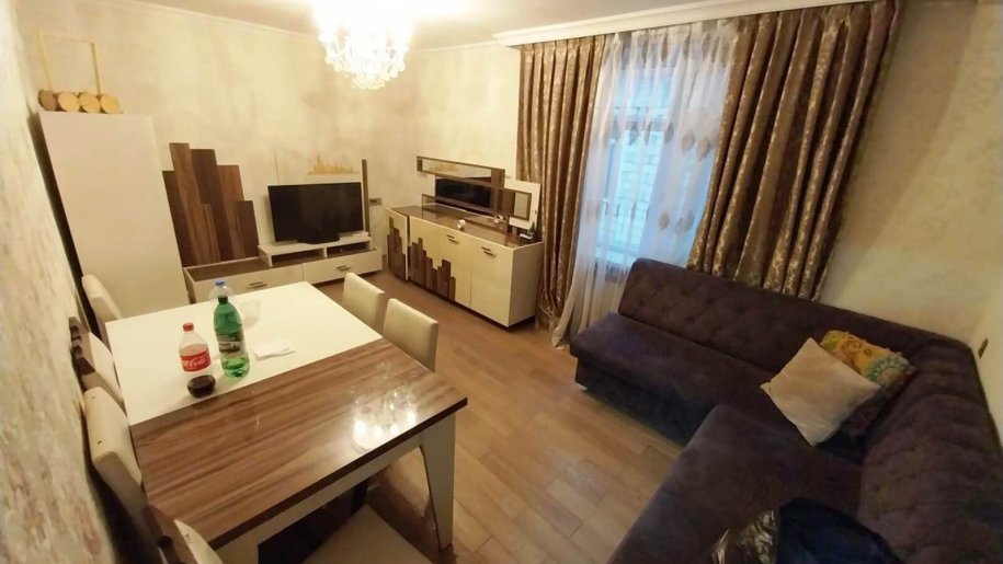 Satılır 3 otaqlı köhnə tikili, 70 m², Elmlər Akademiyası m.-1