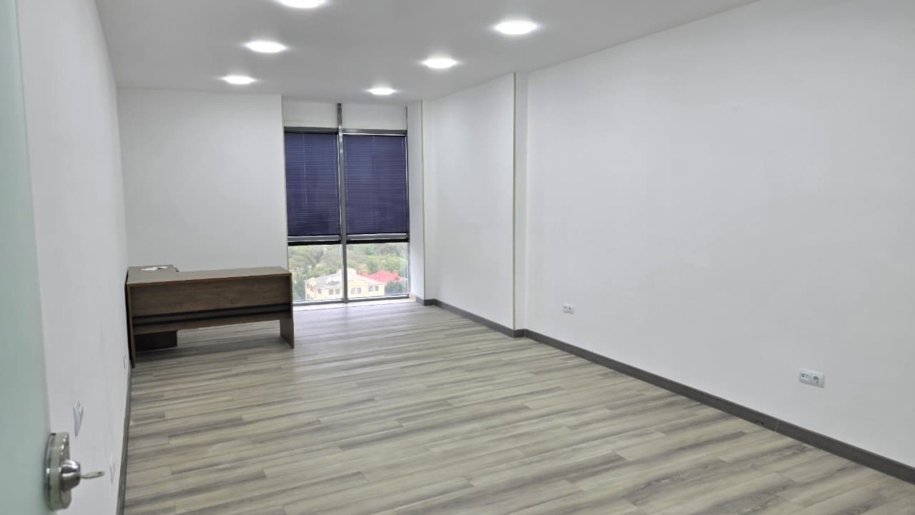 252 m<sup>2</sup> ofis icarəyə verilir, Xətai m.-8