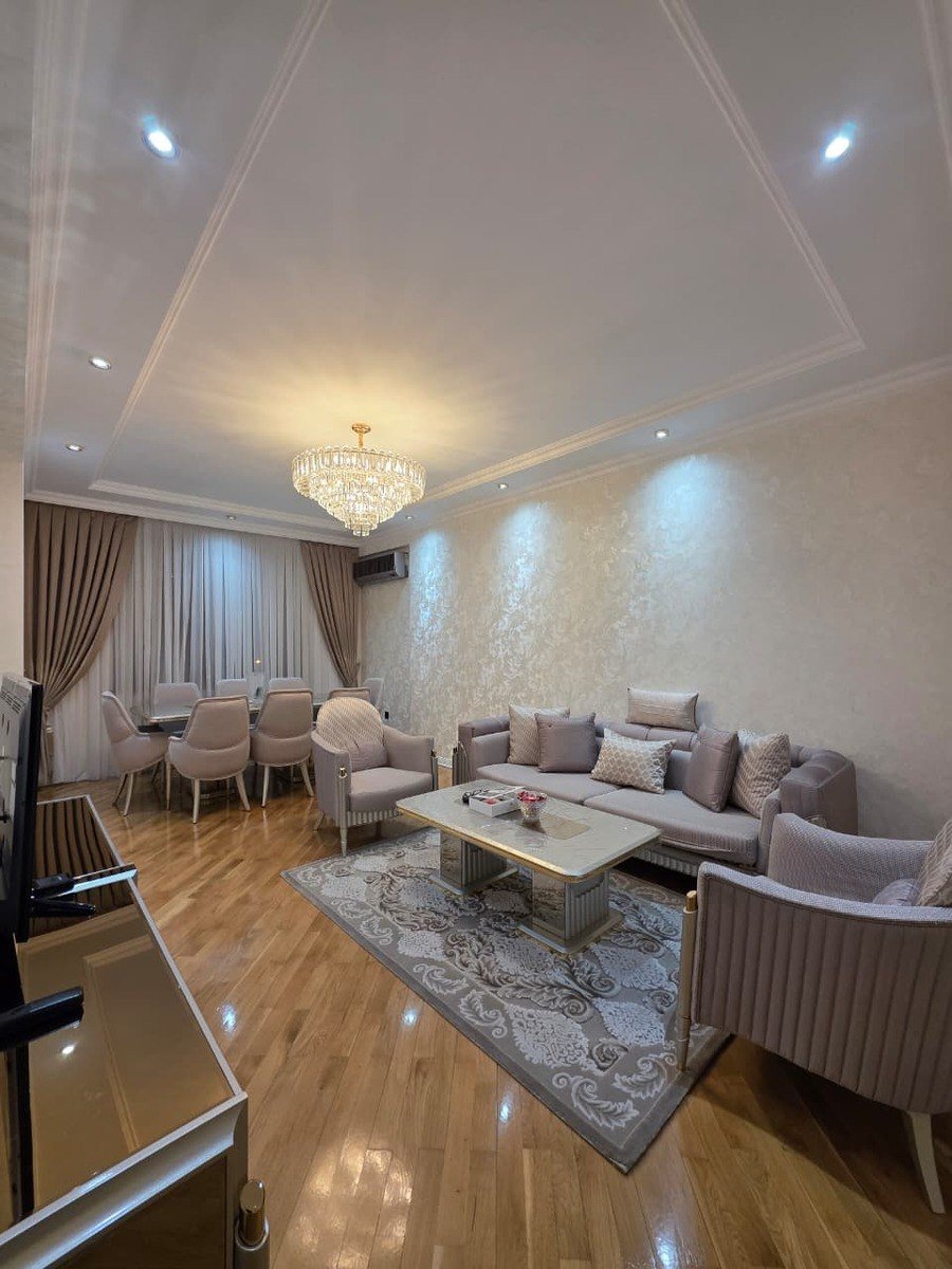 Satılır 3 otaqlı yeni tikili, 120 m², İnşaatçılar m.-2