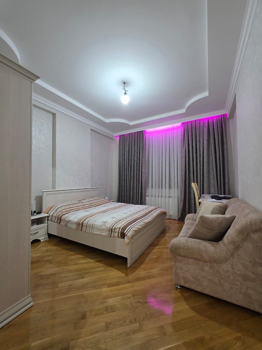 Satılır 3 otaqlı yeni tikili, 120 m², İnşaatçılar m.-5