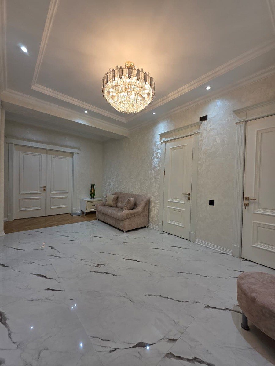 Satılır 3 otaqlı yeni tikili, 120 m², İnşaatçılar m.-8