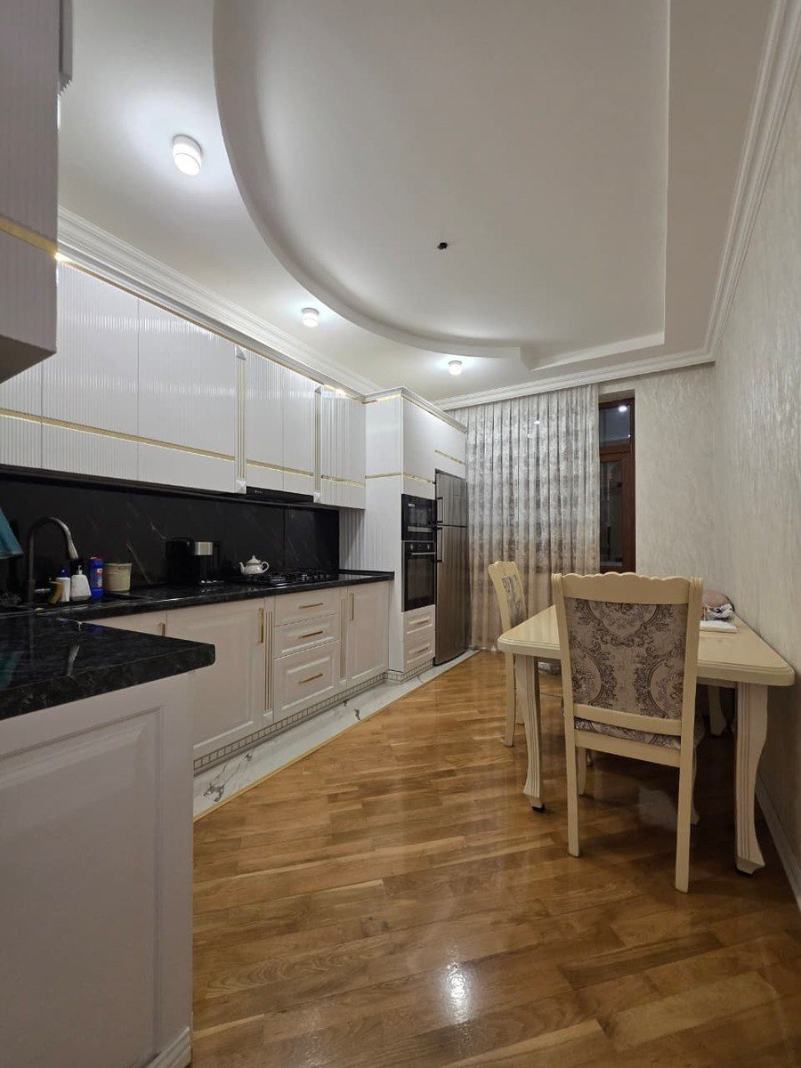 Satılır 3 otaqlı yeni tikili, 120 m², İnşaatçılar m.-11