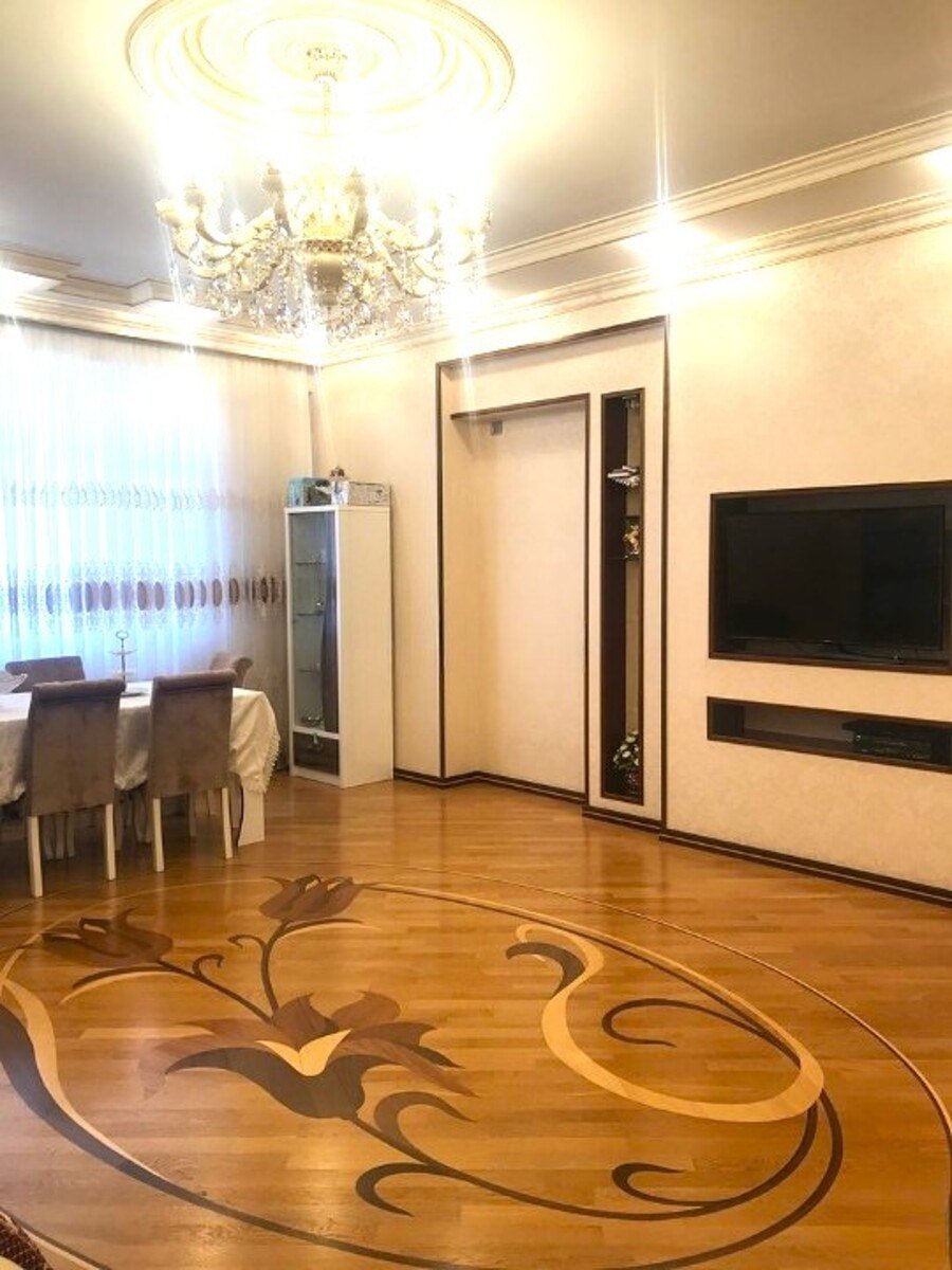 Satılır 3 otaqlı yeni tikili, 140 m², İnşaatçılar m.-3
