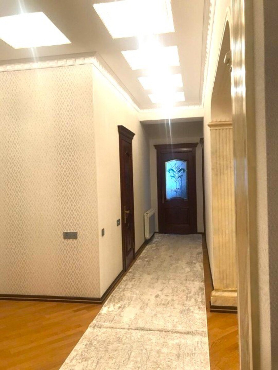 Satılır 3 otaqlı yeni tikili, 140 m², İnşaatçılar m.-9